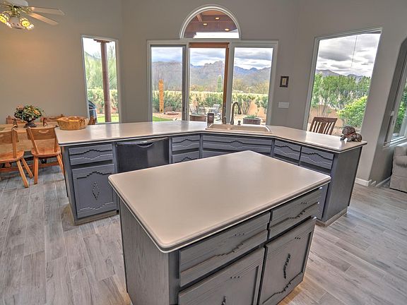 3rd image of 4404 N Rockcliff Pl