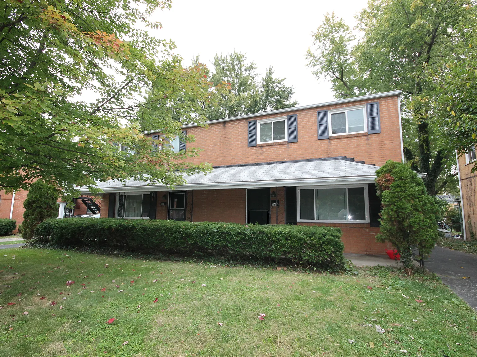 3 bed, 2.5 bath, 1300 sqft, $1,599 — Photo 1