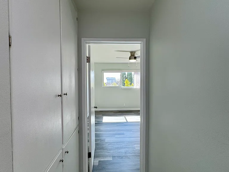 La Vannessa Apartments — Photo 19