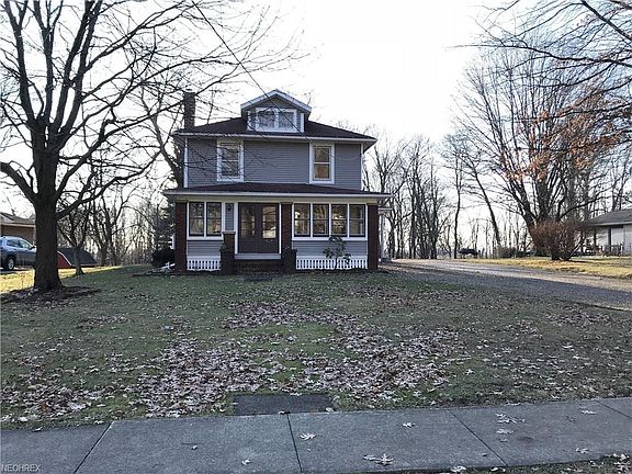 2nd image of 360 E Clinton St