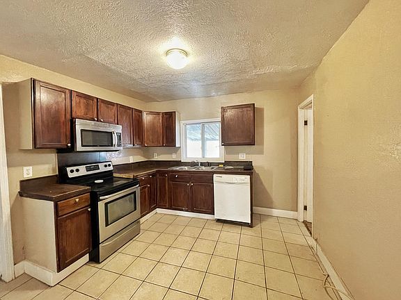 4th image of 3840 Myrtle Ave