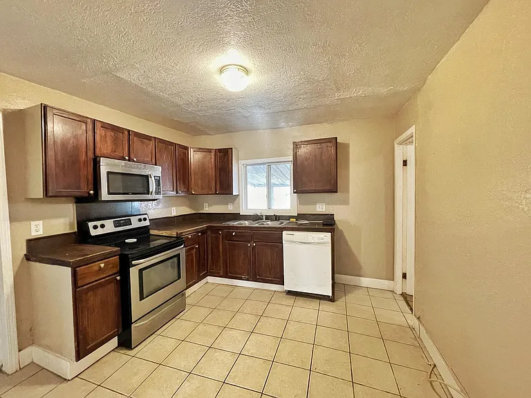 3840 Myrtle Ave — Photo 4