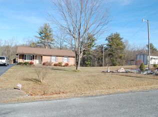 810 Hanging Tree Rd, Hillsville, VA 24343
