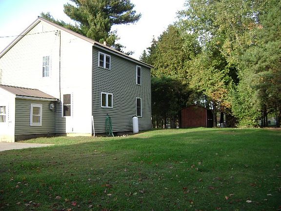4th image of 145 Lakeshore Dr