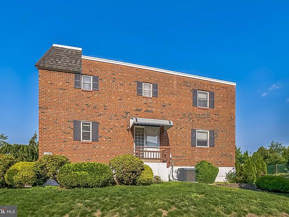3rd image of 11239 Jeanes Pl