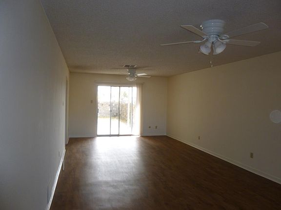Livingroom/Diningroom Combination