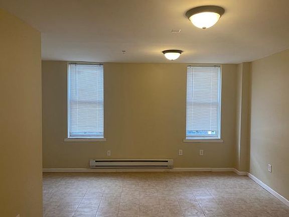 5th image of 3117 Kensington Ave #1