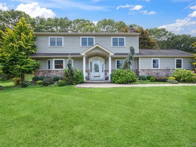8 Beverly Court, Farmingville, NY, 11738
