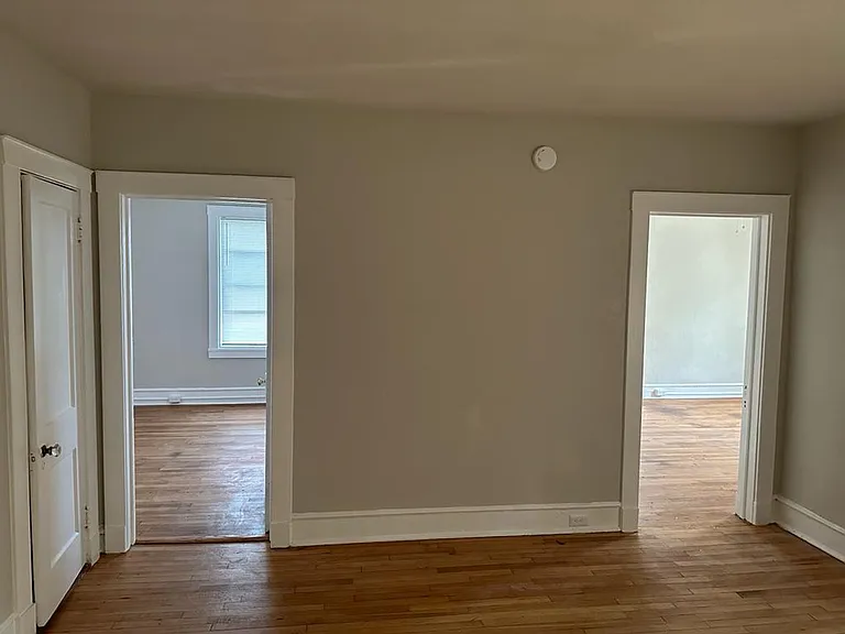 2400 Barton Ave — Photo 28