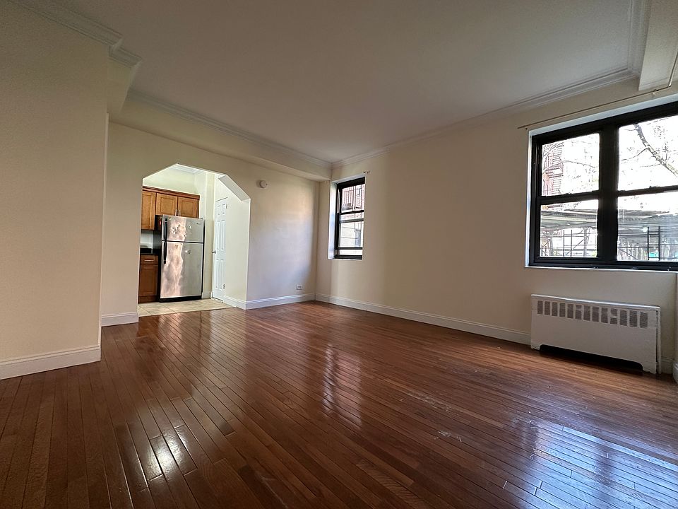 2nd image of 263 Bennett Ave #2E