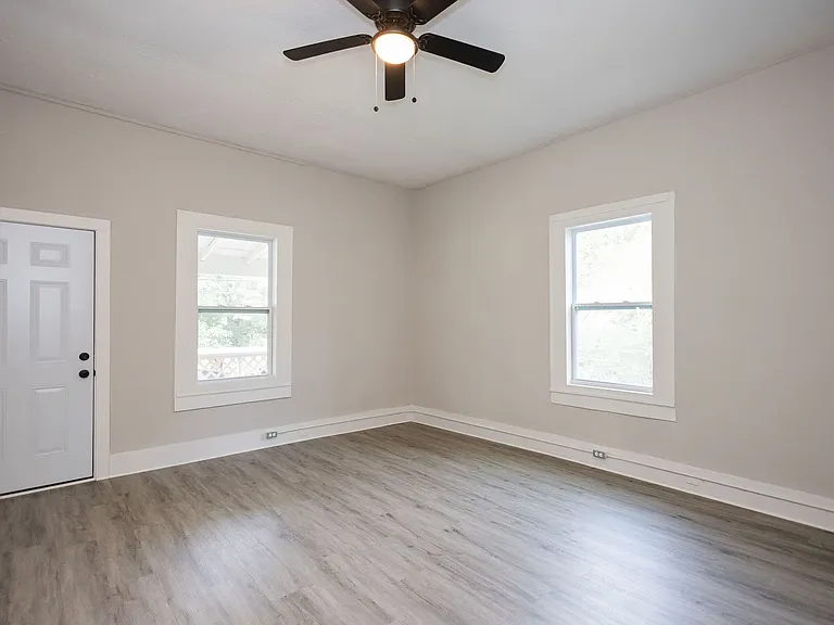 519 W Cherry St — Photo 7
