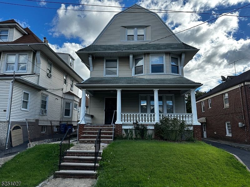 1st image of 679 Parker St