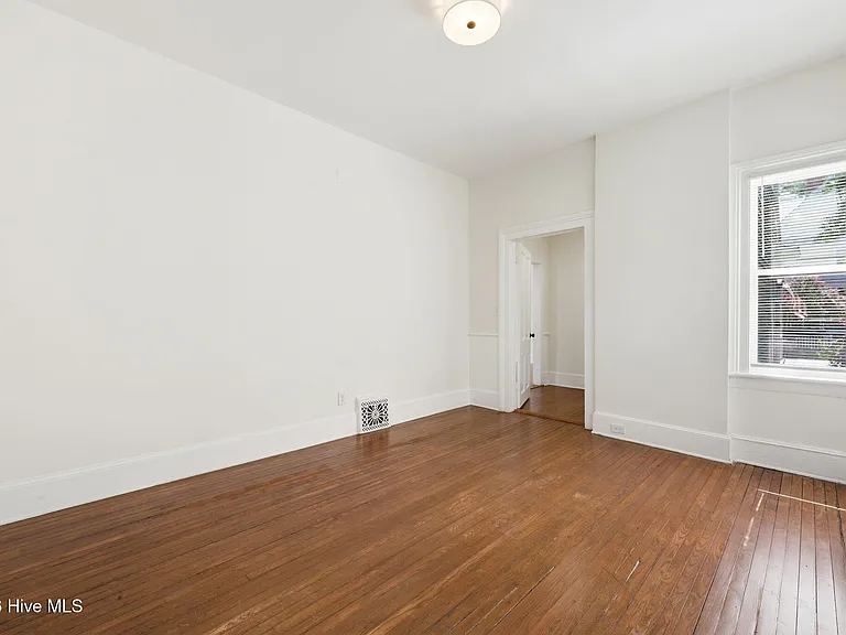 511 Middle St #A — Photo 16