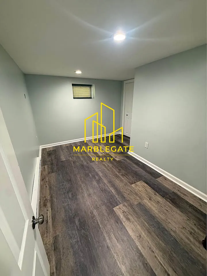 238 Columbia Ave — Photo 4