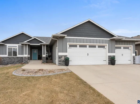 209 N Red Spruce Ave, Sioux Falls, SD 57110