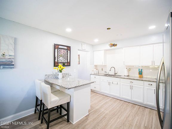 5th image of 5222 Witby Ave