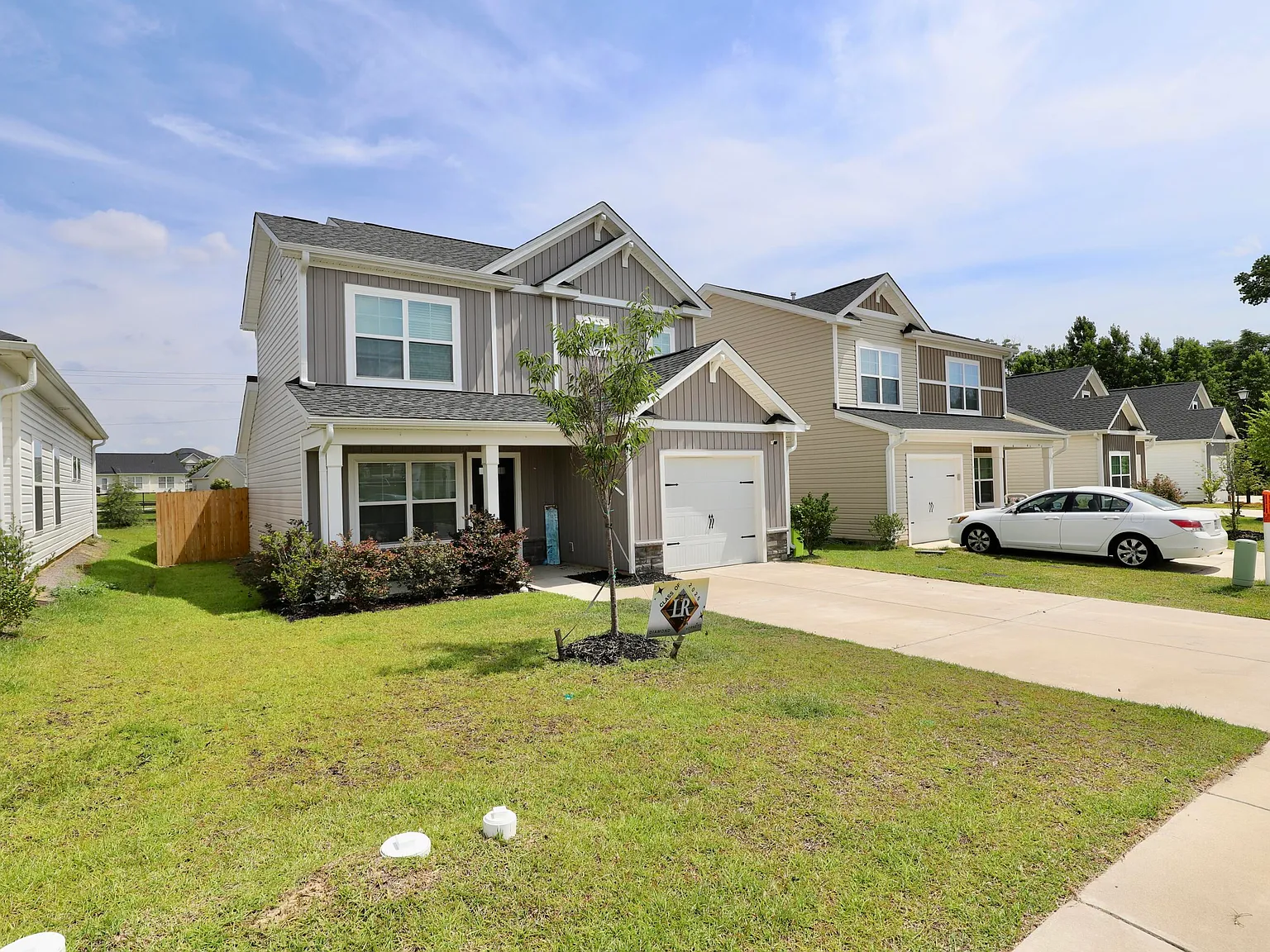 3 bed, 2.5 bath, 1249 sqft, $2,100 — Photo 2