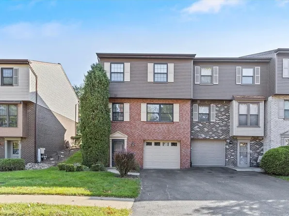 7351 Beacon Hill Dr, Pittsburgh, PA 15221
