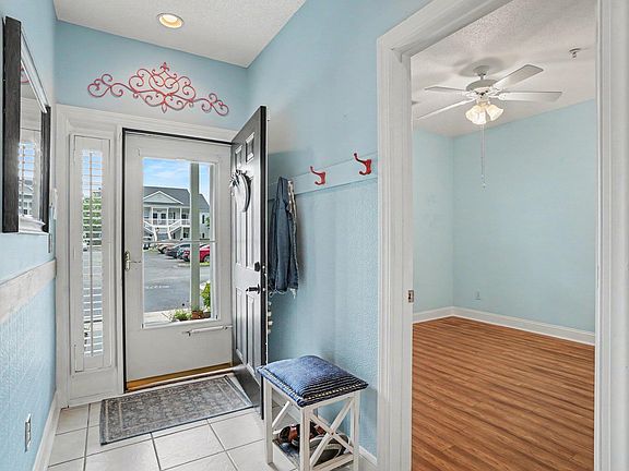 4th image of 5050 Belleglen Ct. #102