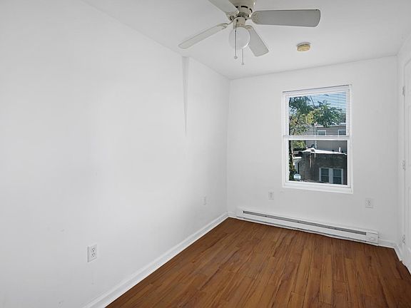 5th image of 2131 N Woodstock St #2