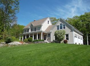 15 Country Ln, Falmouth, ME 04105