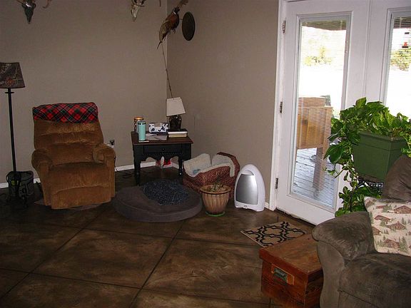 5th image of 303 Westview St