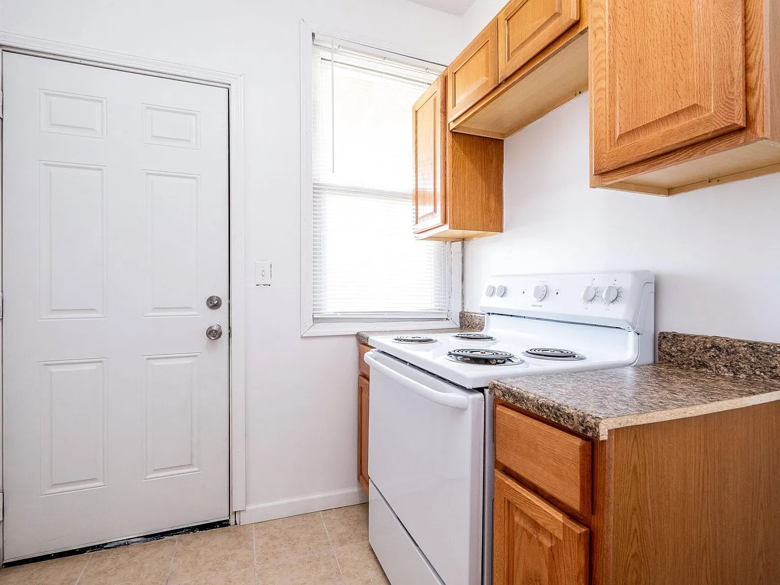 627 Hague St — Photo 4