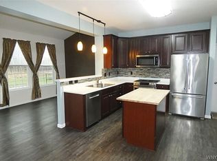 6706 Macintosh Ln, North Tonawanda, NY 14120