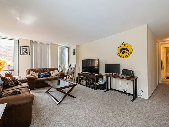 4th image of 1660 N Lasalle St #202