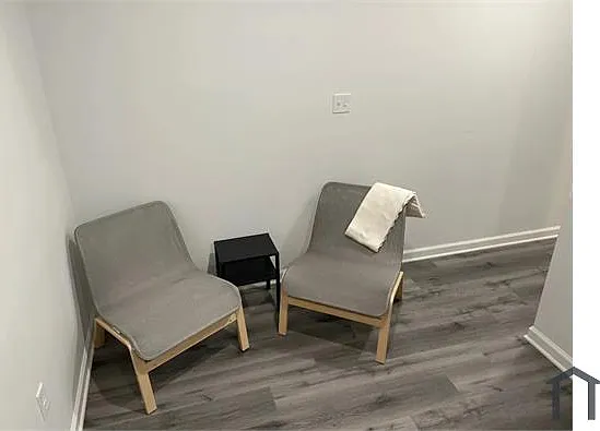 2 bed, 800 sqft, $2,200 — Photo 2