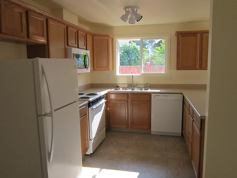 3930-3938 Shasta Way — Photo 7