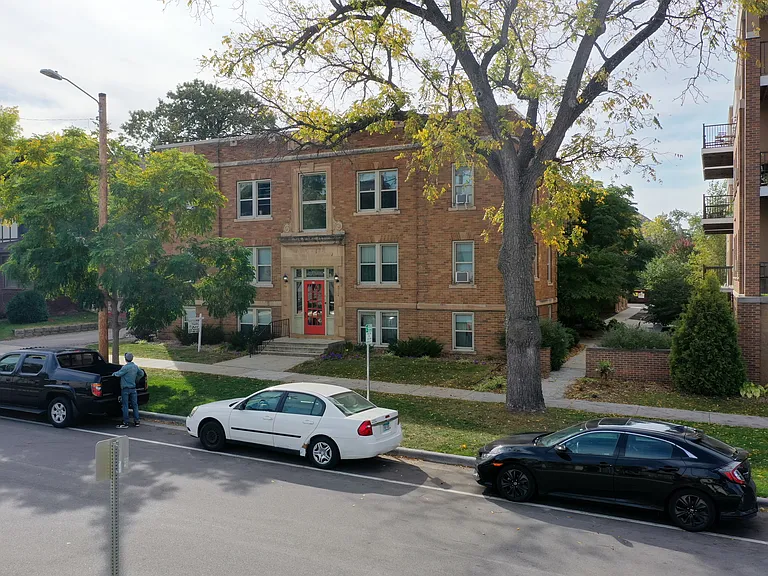 Raymond Apartments — Photo 5