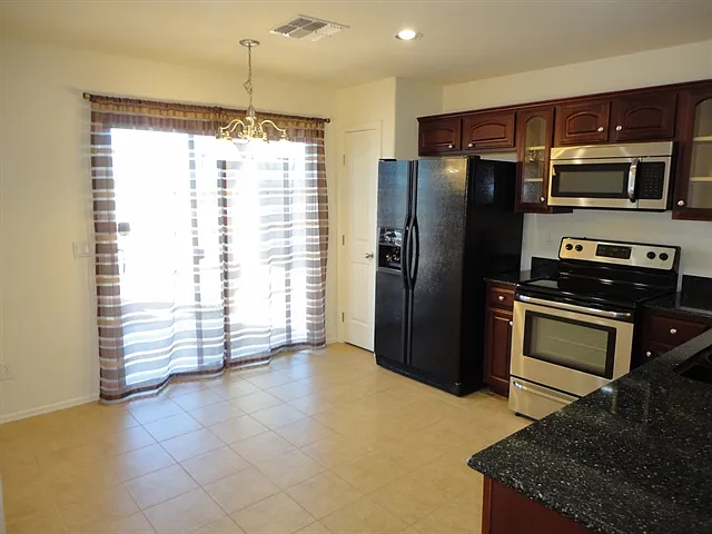 3 bed, 2.0 bath, 1107 sqft, $1,665 — Photo 4