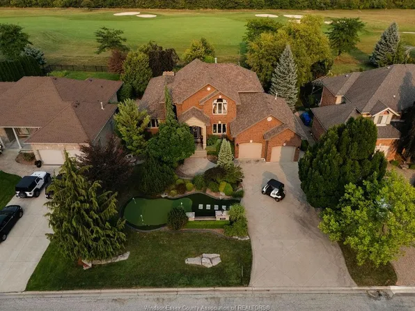 205 Clubview Dr, Amherstburg, ON N9V 3Z3