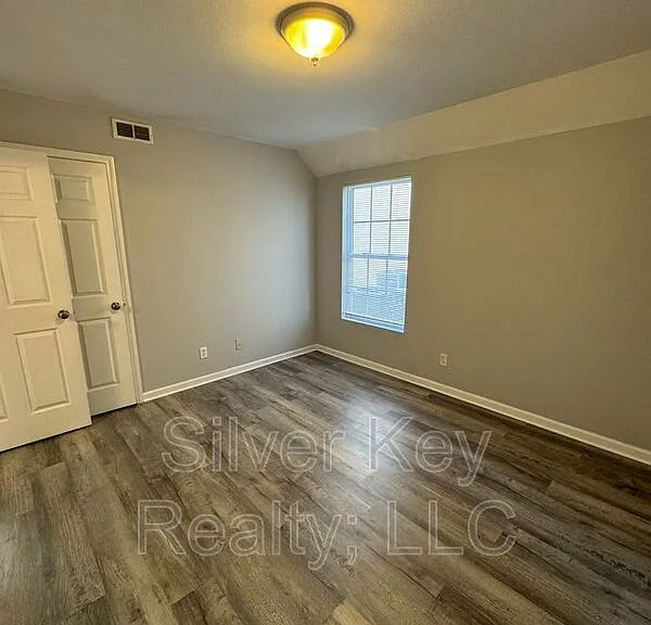 250 Willow Creek Dr #1 — Photo 9