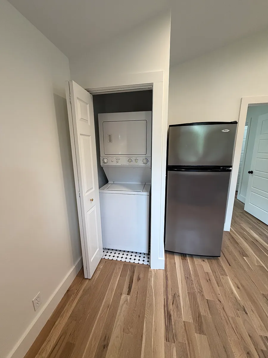 Building Photo - 308 S 11th St #1