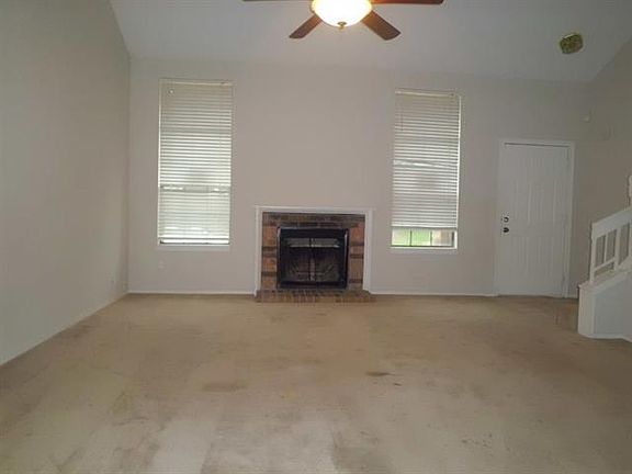 3rd image of 811 Wyndham Pl