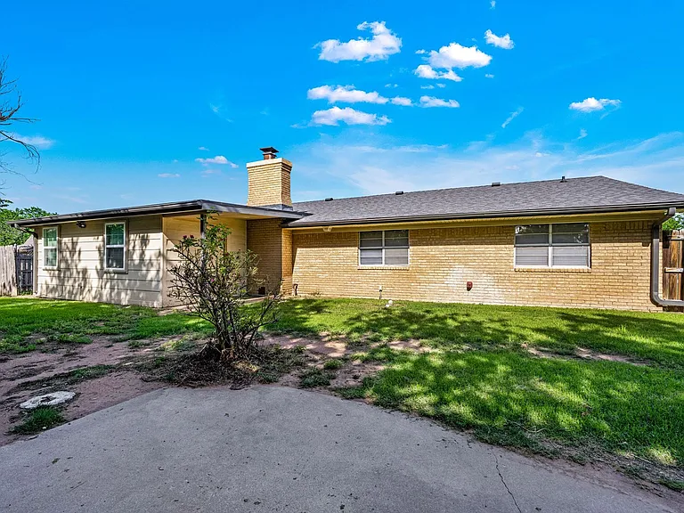 6943 NW Eisenhower Dr — Photo 38