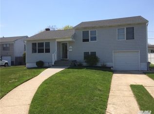 6 Paul Pl, Farmingdale, NY 11735