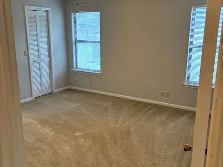 114 N Woodvalley Dr — Photo 14