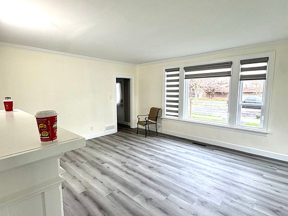 3rd image of 45726 Spadina Ave