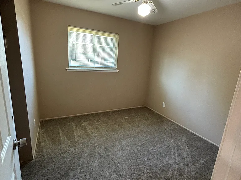 852 Weedel Dr — Photo 6