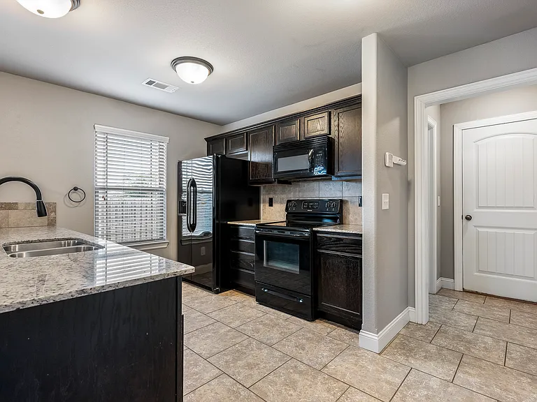 3803 SW Capstone Ave — Photo 5