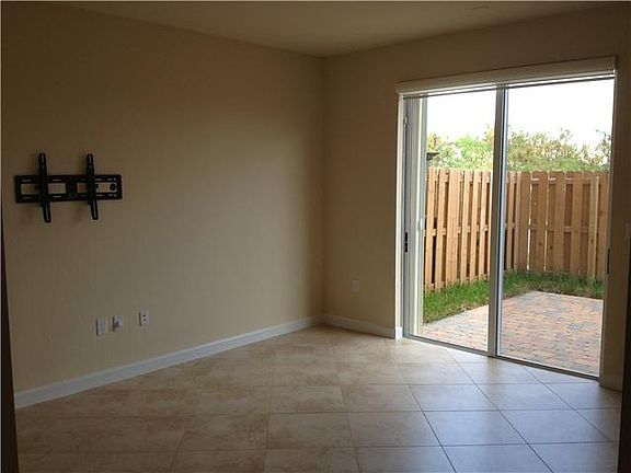 5th image of 11369 NW 87th Ln