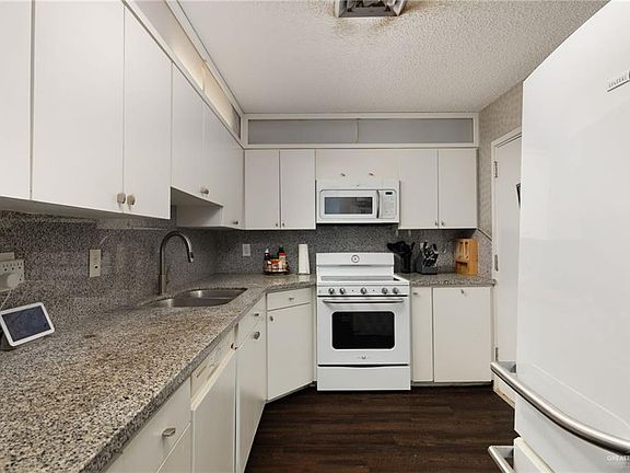5th image of 600 Wichita Ave APT 207