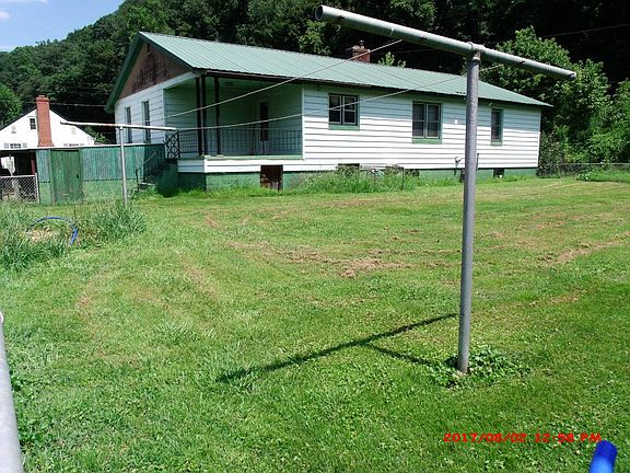 4th image of 723 Kanawha Falls Rd