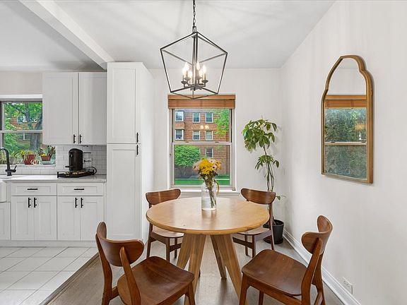 3rd image of 4939 N Wolcott Ave APT 1A
