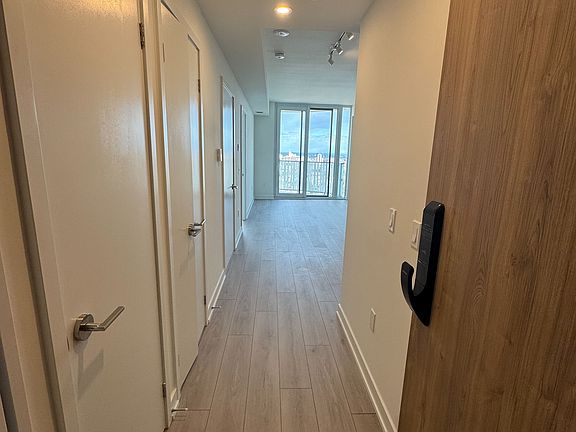 3rd image of 1 Fairview Rd E #1512