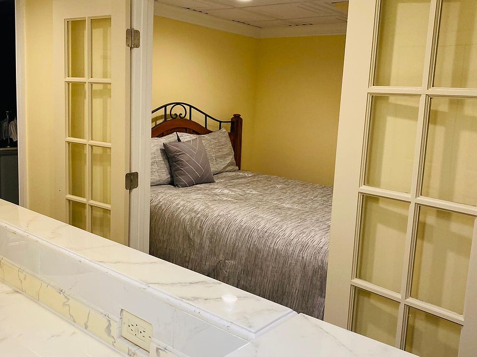 ONE BEDROOM w/FRENCH DOORS