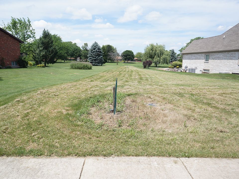 2nd image of 371 Fairway Dr